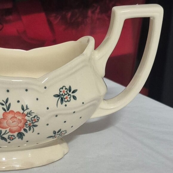Vintage Johnson Brothers Monticello 8" Scalloped Gravy Boat Ironstone England GC - Picture 3 of 3